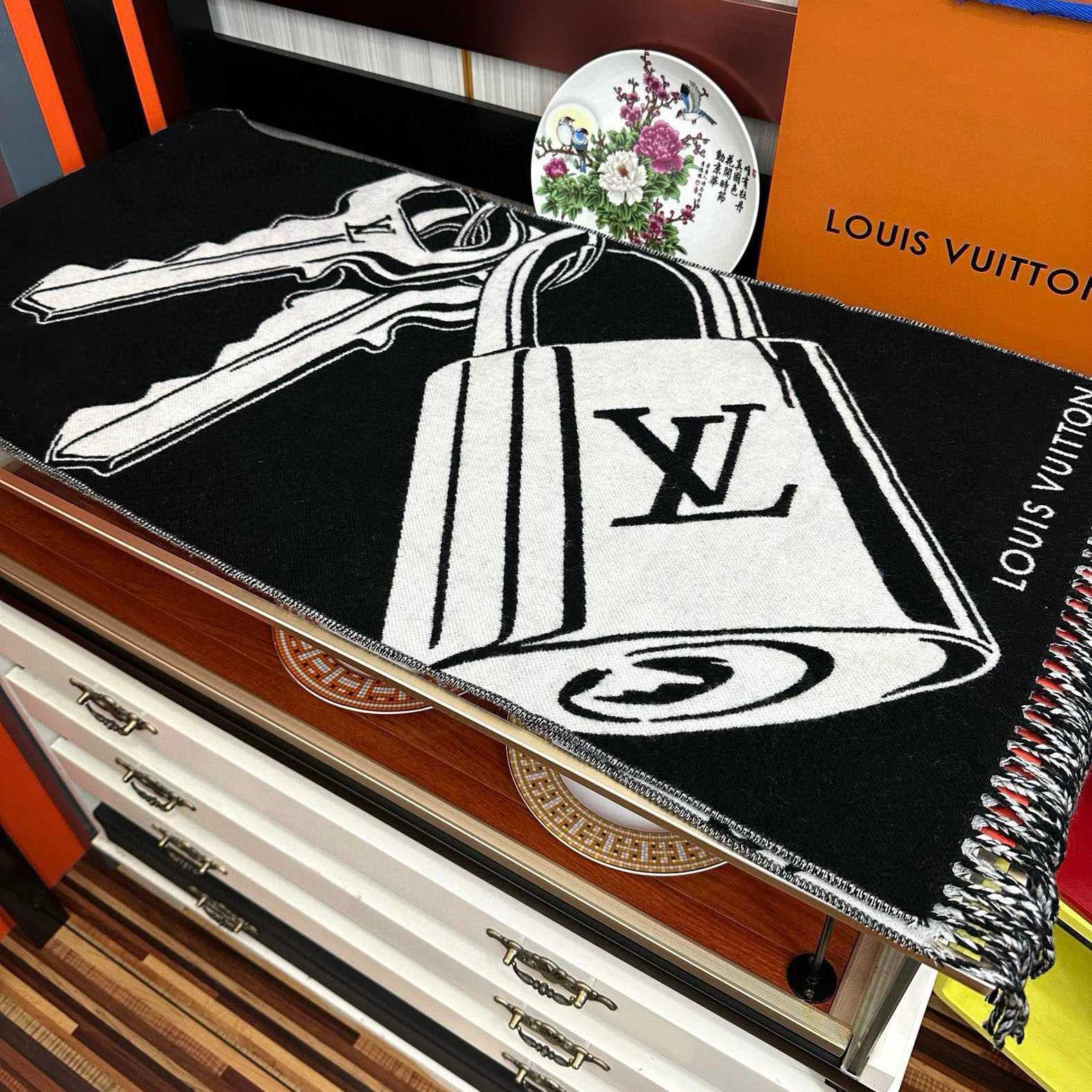 Louis Vuitton Lock And Keys Scarf  M92855 - DesignerGu