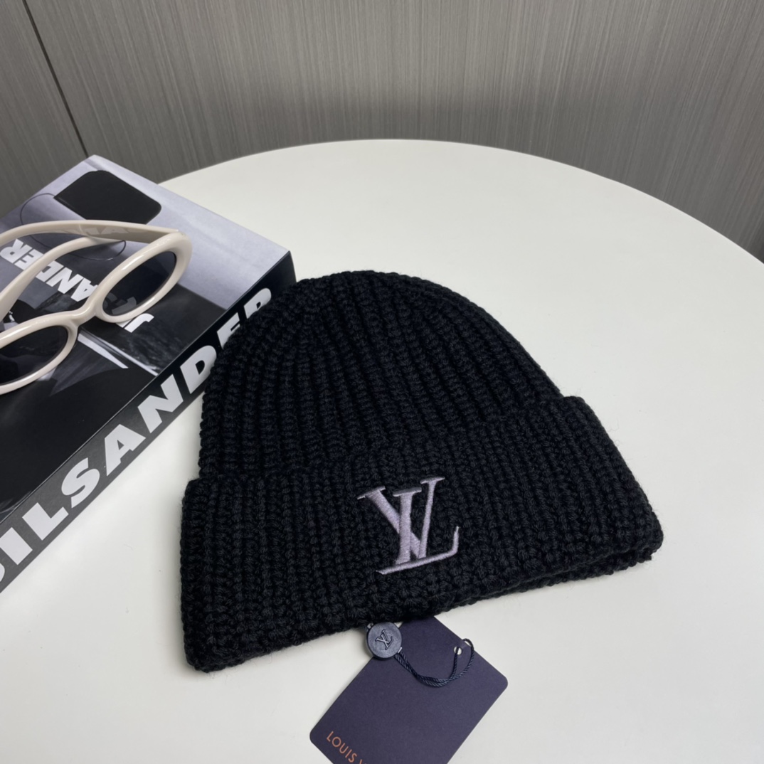 Louis Vuitton Beanie - DesignerGu