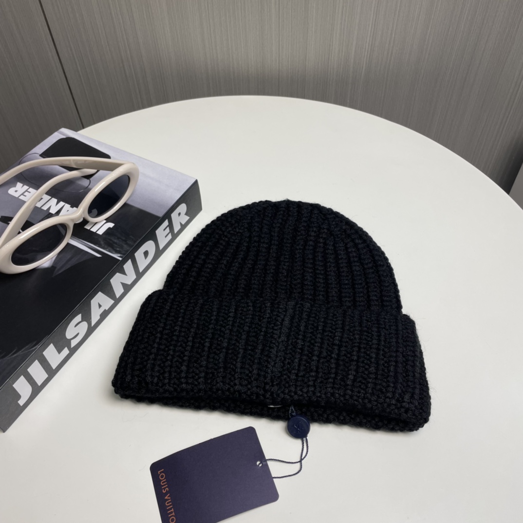 Louis Vuitton Beanie - DesignerGu