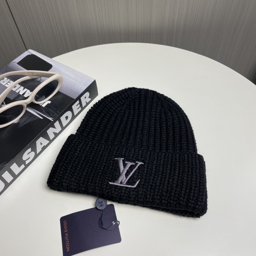 Louis Vuitton Beanie - DesignerGu