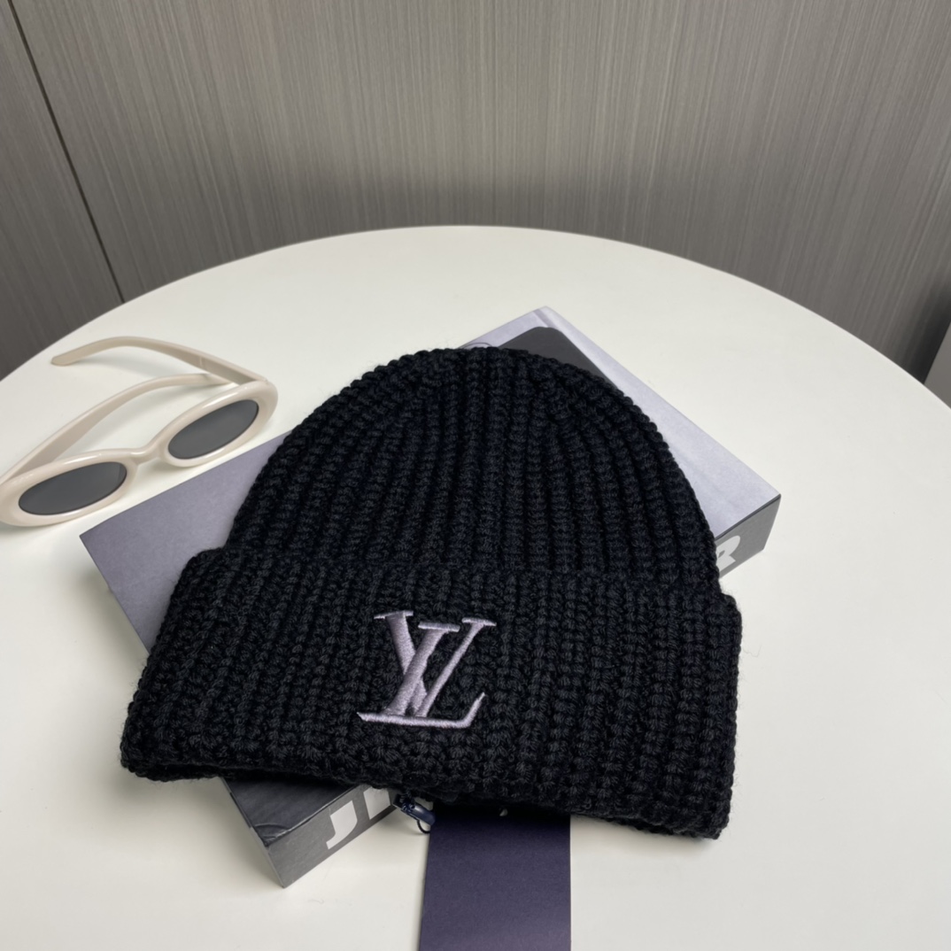 Louis Vuitton Beanie - DesignerGu