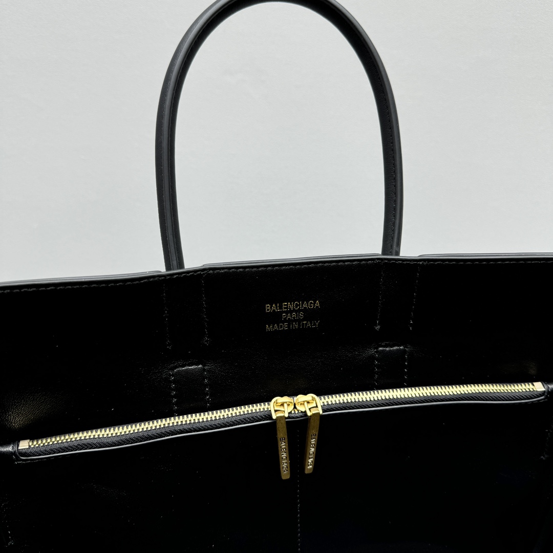 Balenciaga Bel Air Small Carry All Bag in black - DesignerGu