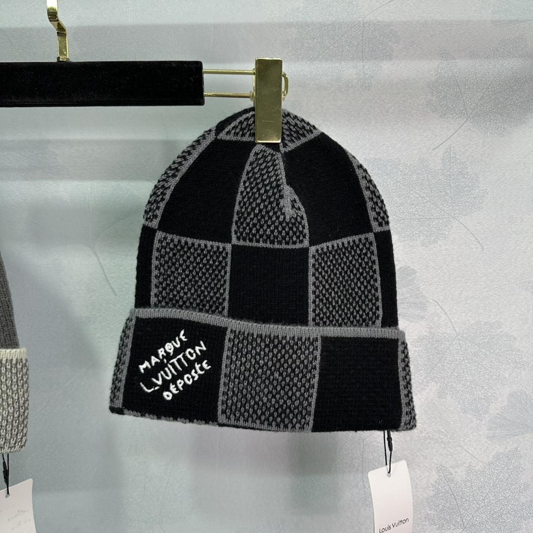 Louis Vuitton Beanie - DesignerGu