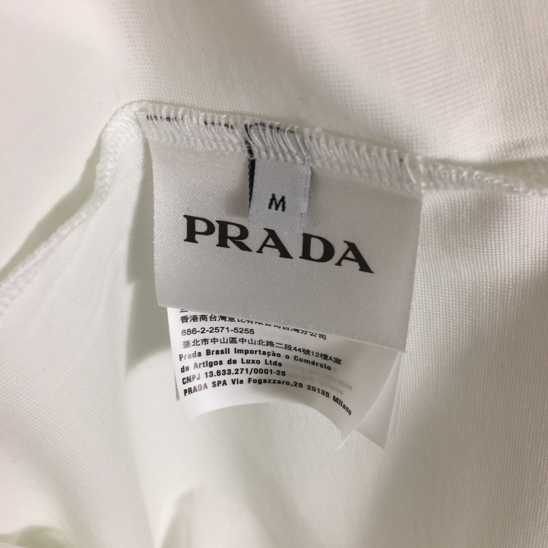 Prada Logo T-Shirt - DesignerGu