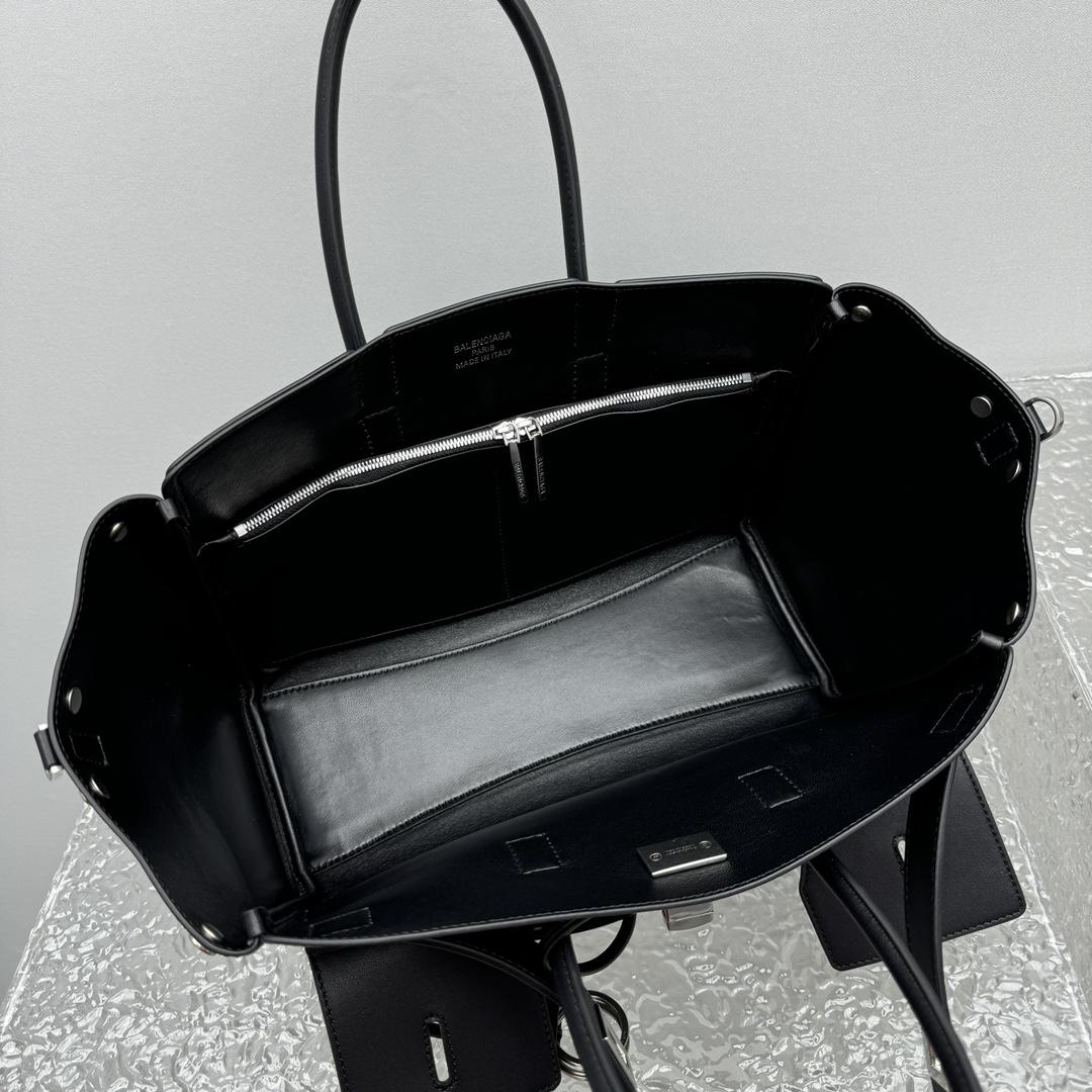 Balenciaga Bel Air Small Carry All Bag in black - DesignerGu