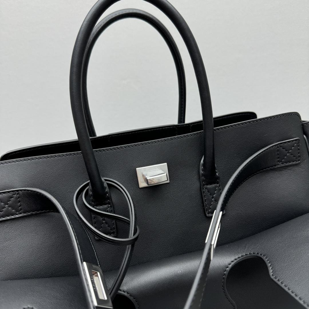 Balenciaga Bel Air Small Carry All Bag in black - DesignerGu