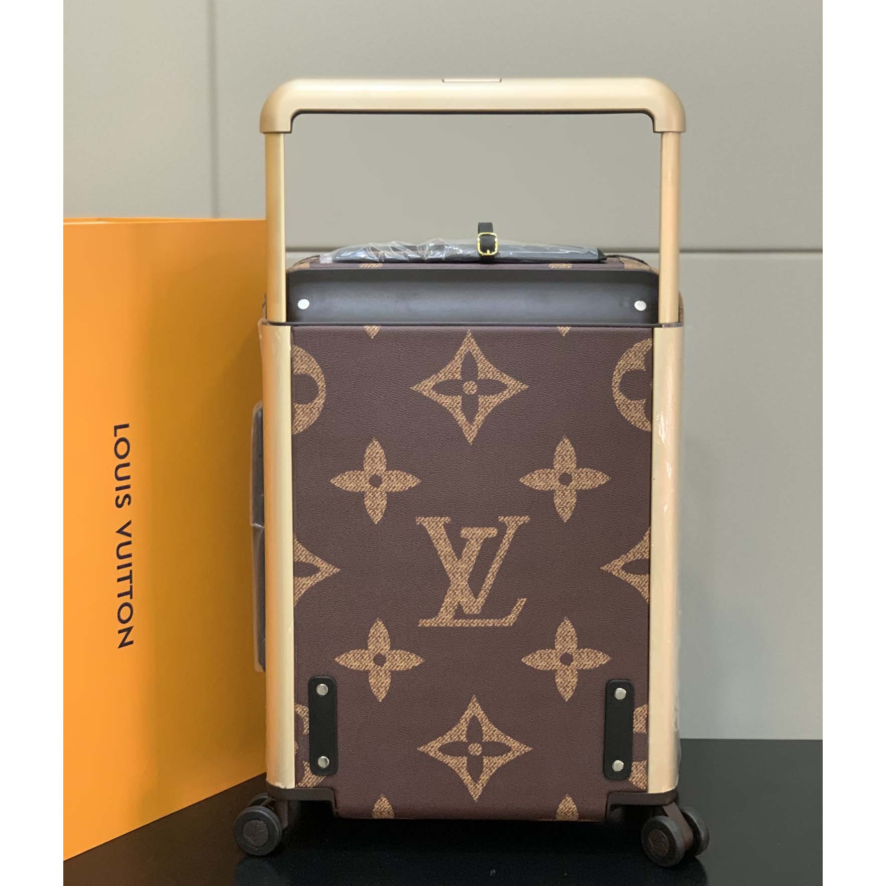 Louis Vuitton Horizon （38 x 55x 21 cm ） - DesignerGu