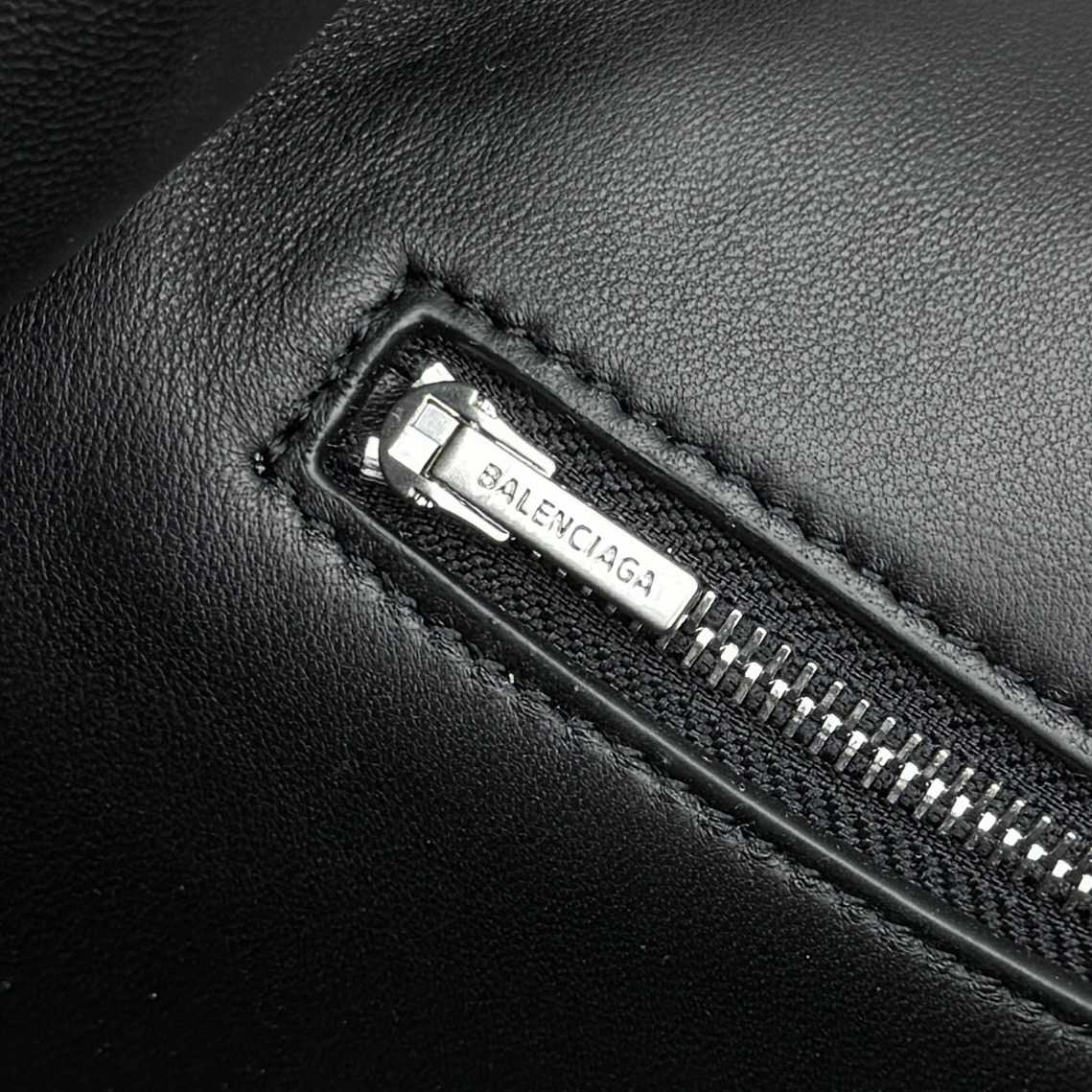 Balenciaga Rodeo Large Handbag In Black - DesignerGu