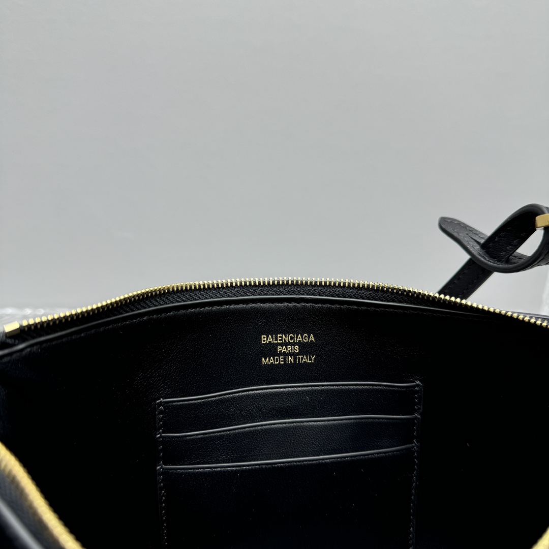 Balenciaga Rodeo Sling Pochette In Black - DesignerGu