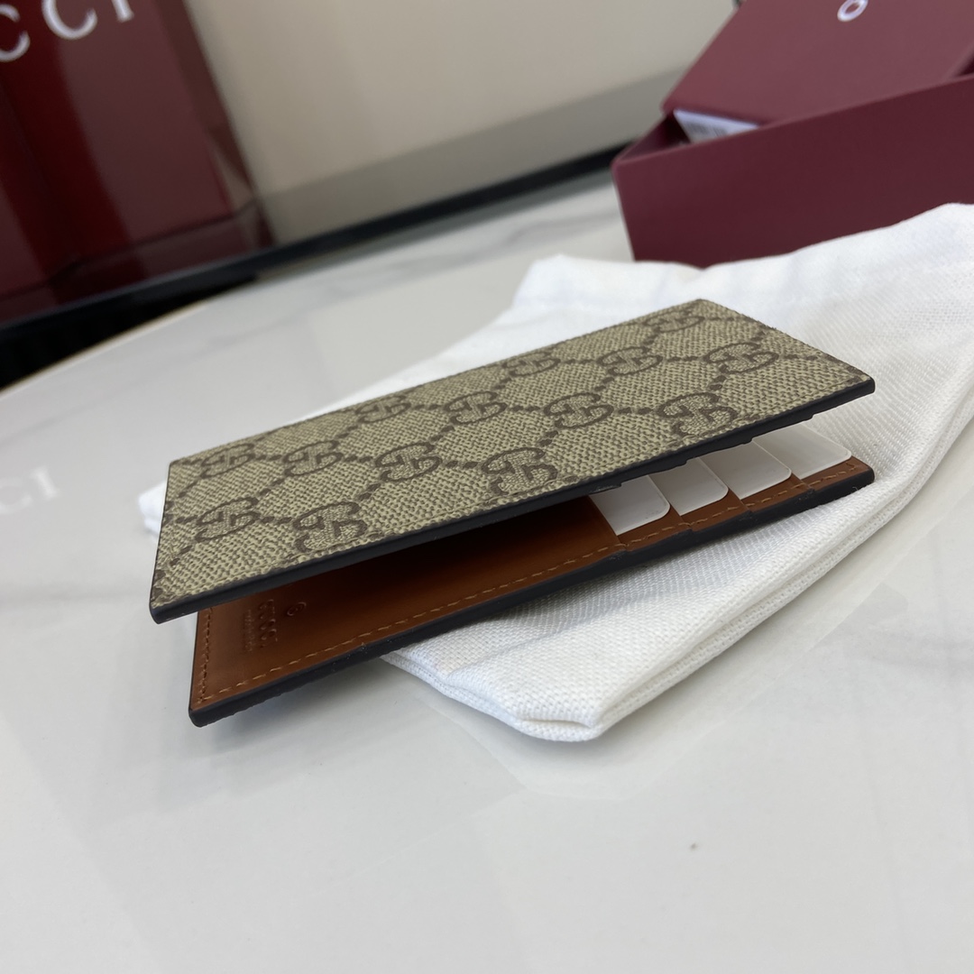 Gucci GG Emblem Bi-fold Card Case  - DesignerGu