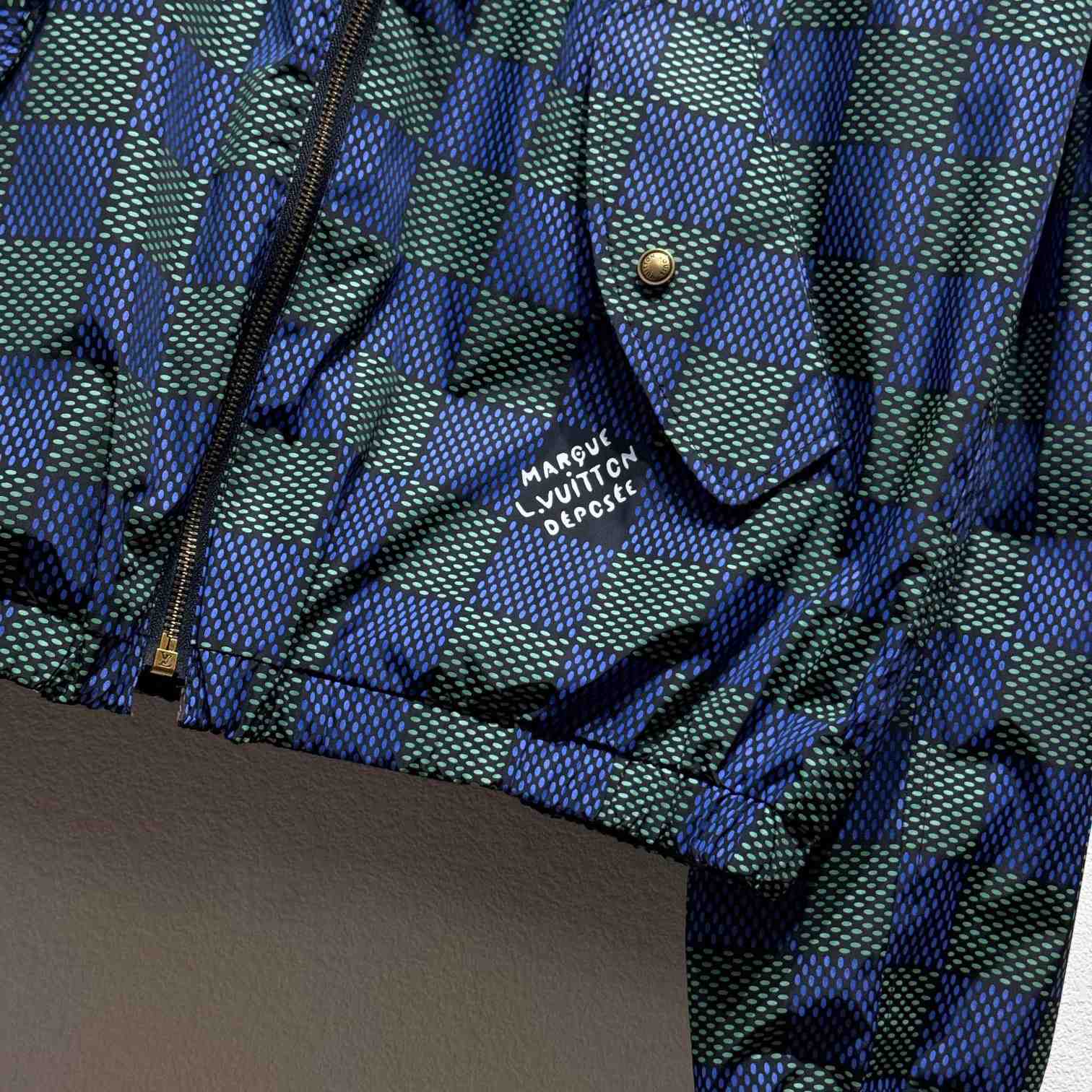 Louis Vuitton Damier Reversible Windbreaker    1AHBIW - DesignerGu