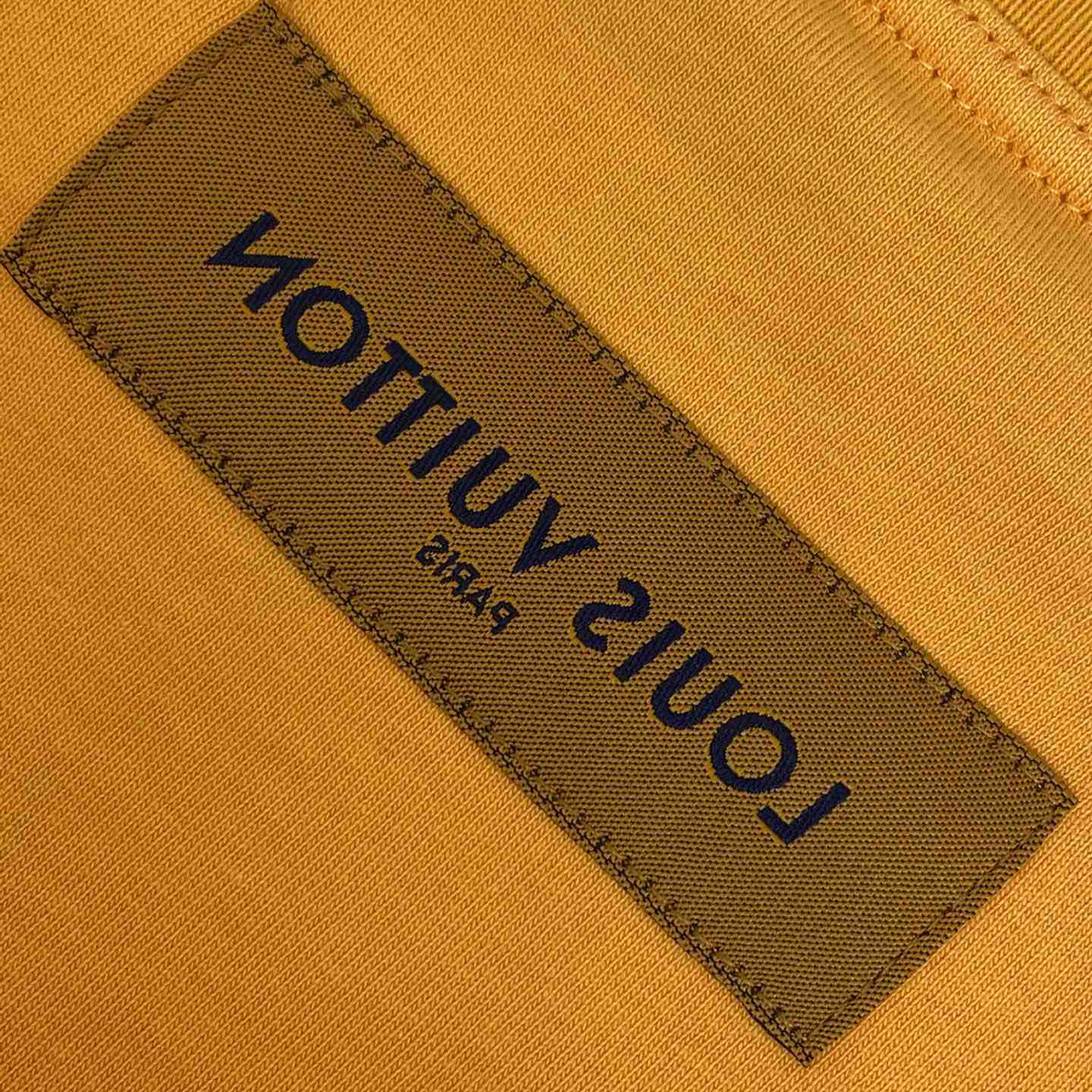 Louis Vuitton Embossed LV T-Shirt  1AGIIO - DesignerGu