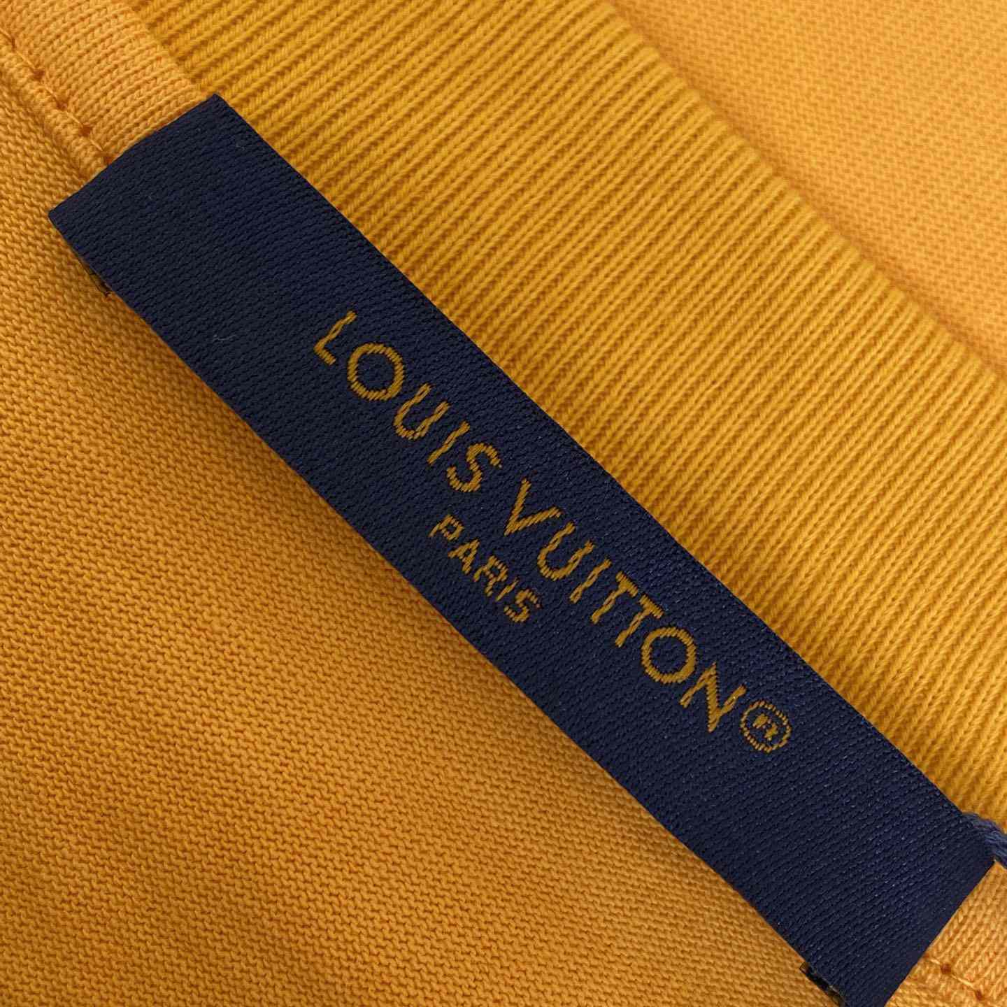 Louis Vuitton Embossed LV T-Shirt  1AGIIO - DesignerGu