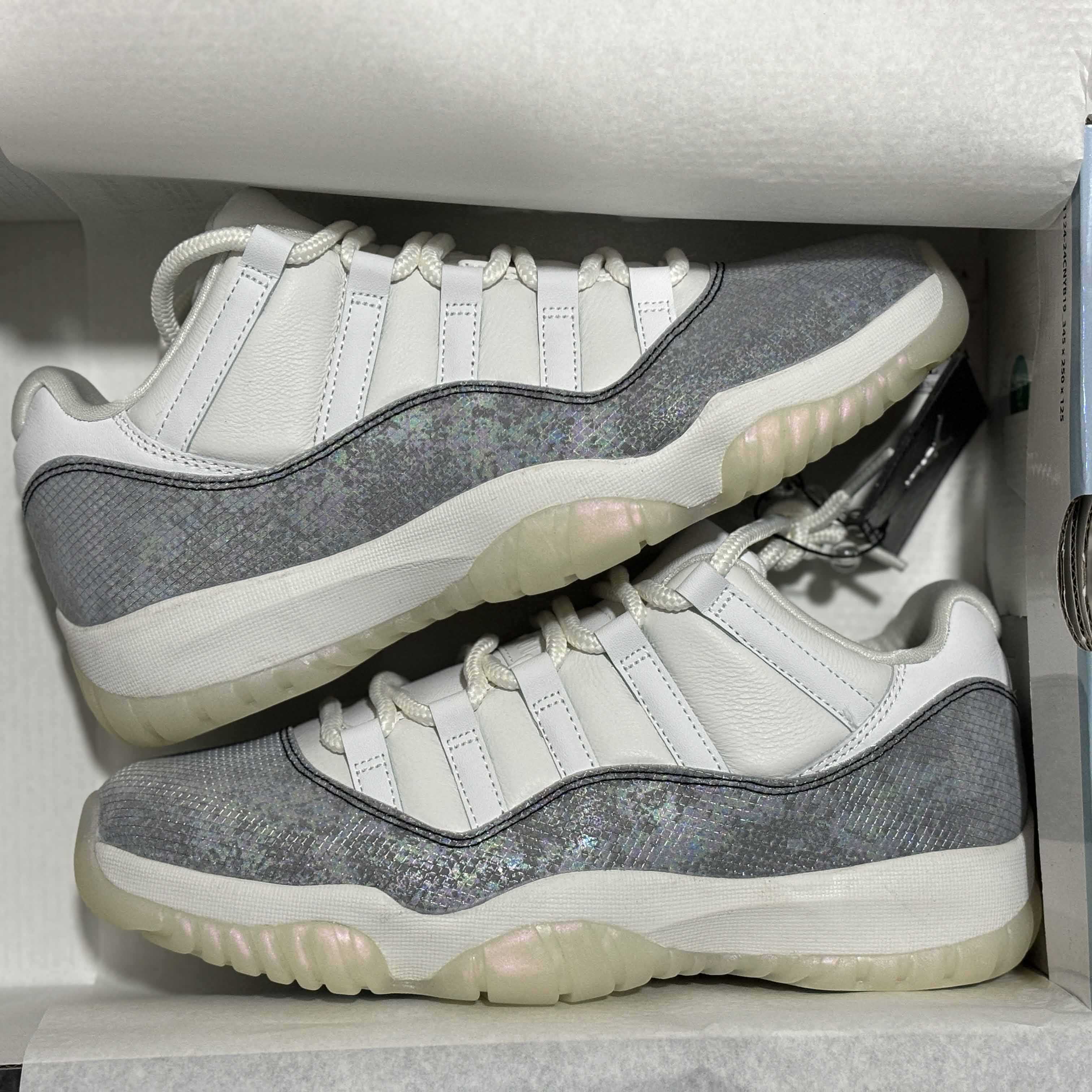 Air Jordan 11 Low Sneaker   HQ7000-001 - DesignerGu