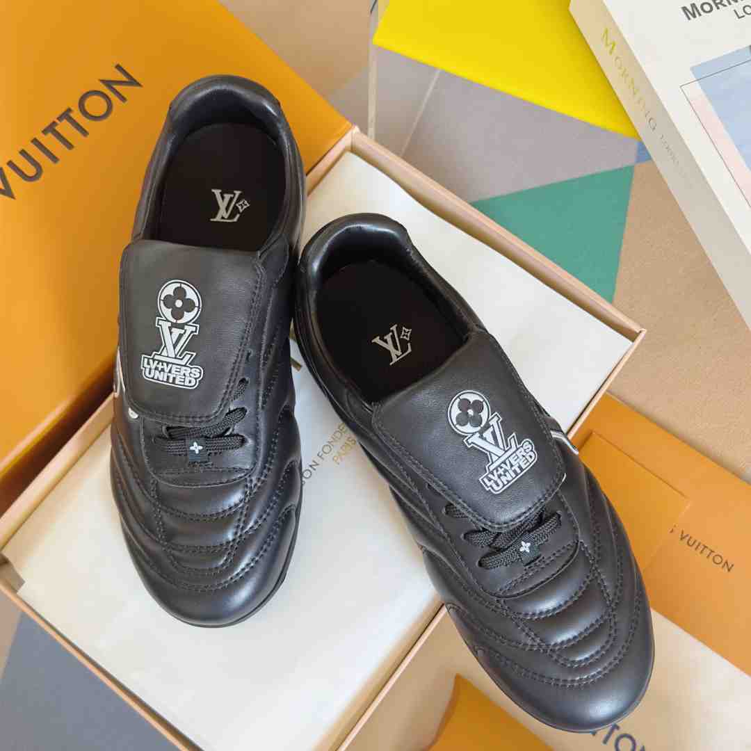 Louis Vuitton LV Footprint Soccer Sneaker   1AHAI1 - DesignerGu