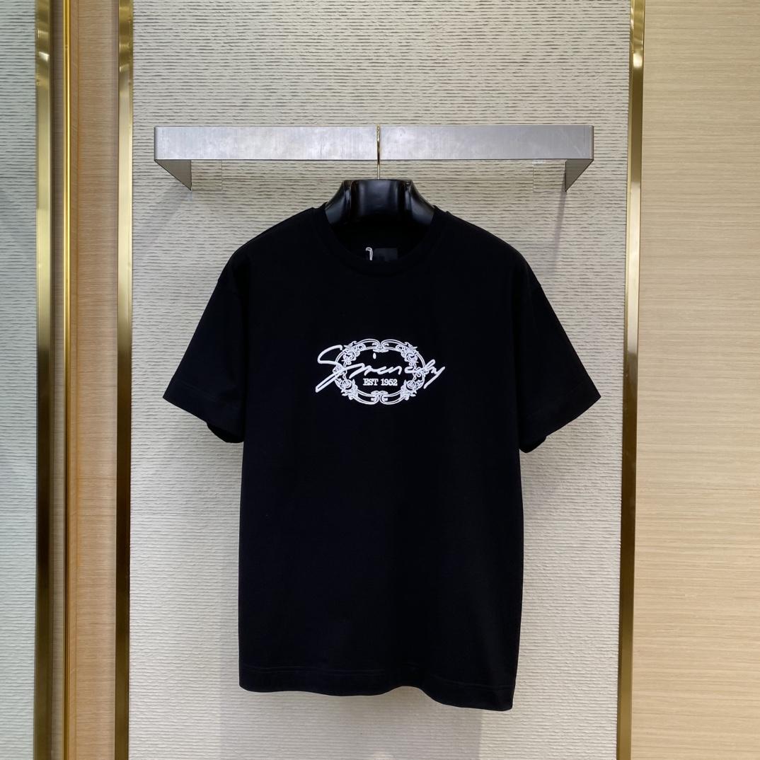 Givenchy T-shirt In Cotton With GIVENCHY Medallion - DesignerGu