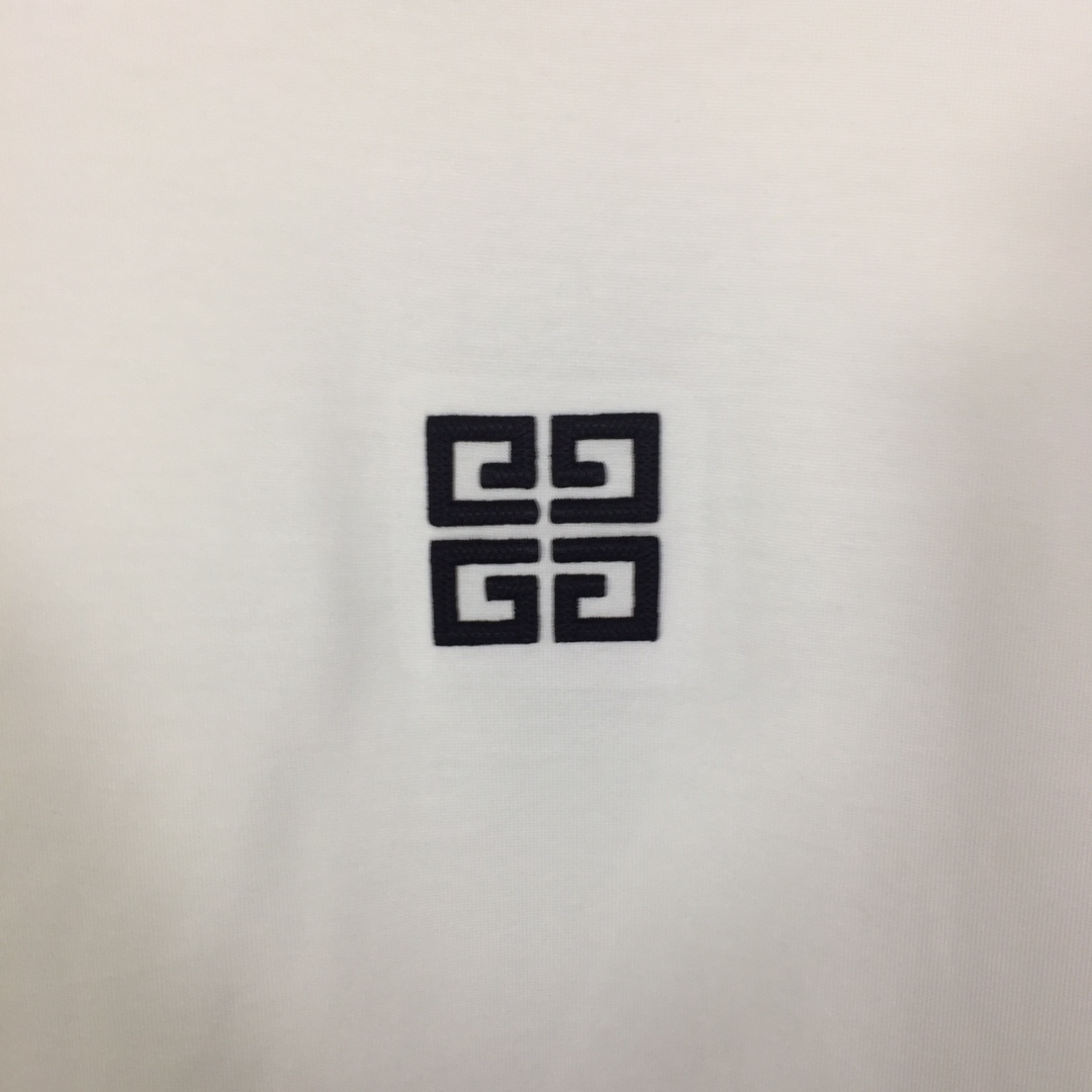 Givenchy 4G T-shirt In Cotton - DesignerGu