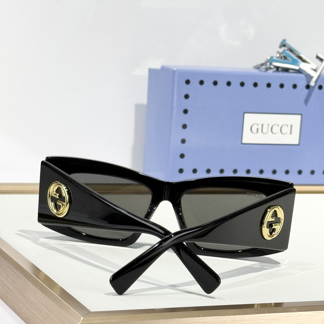 Gucci Square Frame Sunglasses  GG1842S - DesignerGu