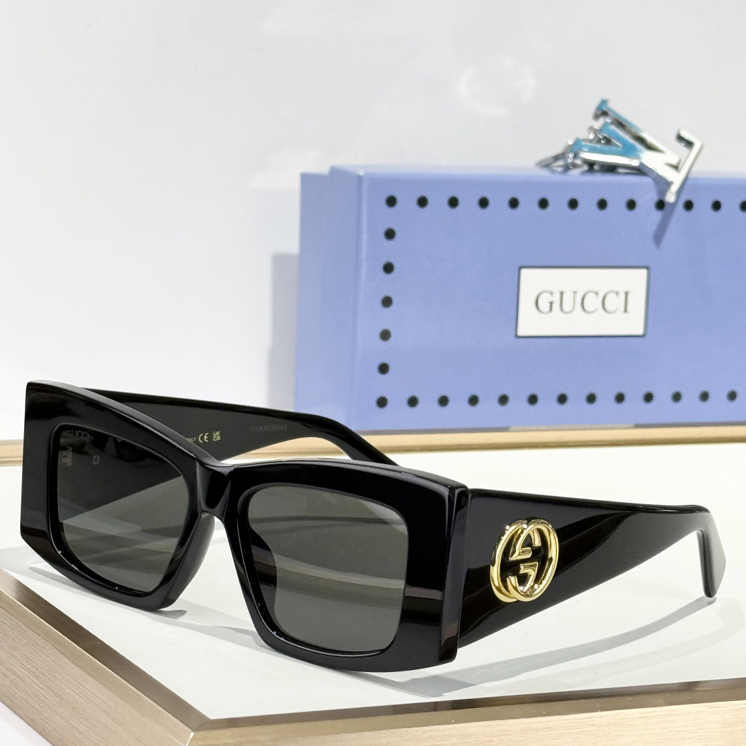 Gucci Square Frame Sunglasses  GG1842S - DesignerGu