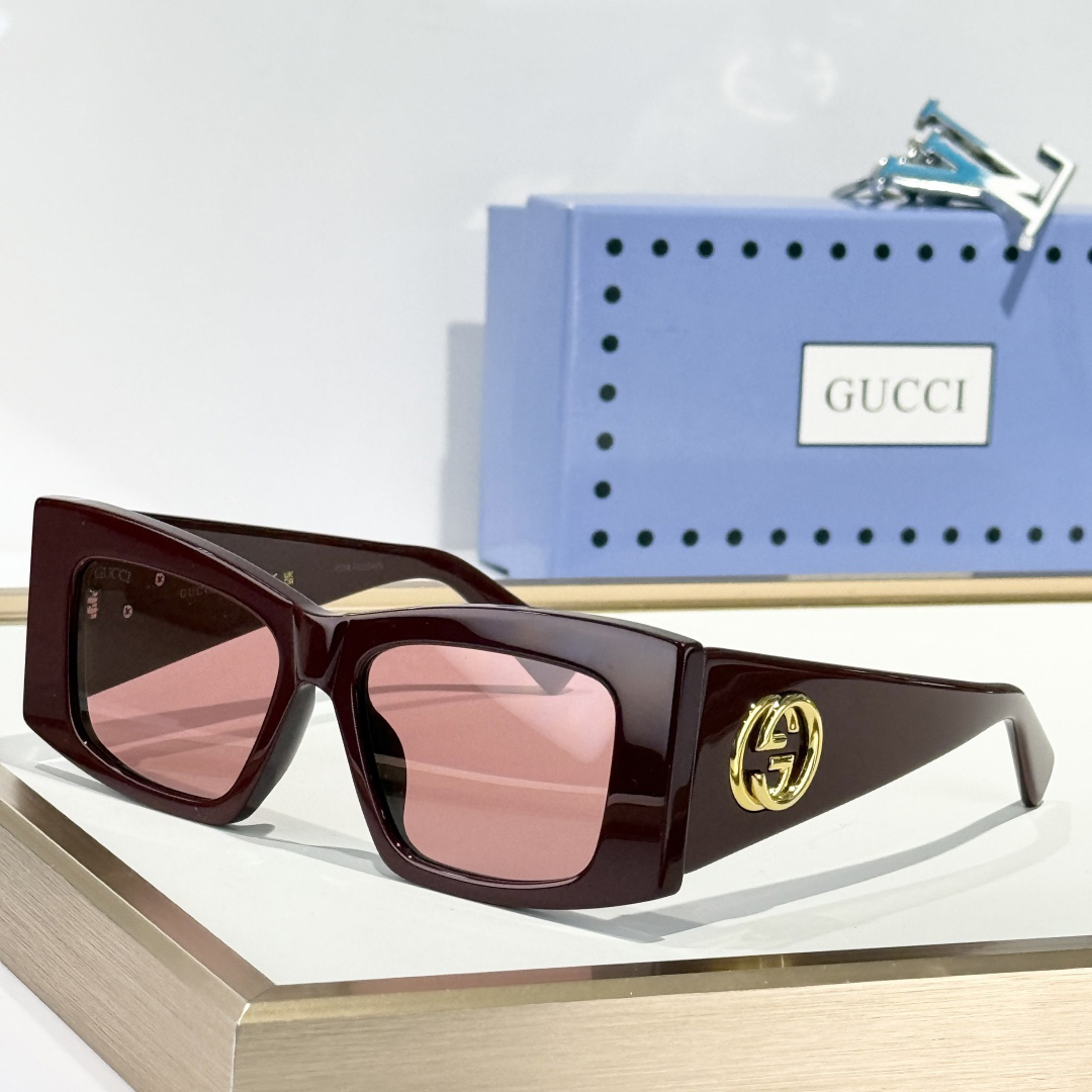 Gucci Square Frame Sunglasses   GG1842S - DesignerGu