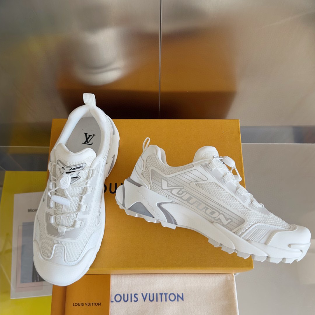 Louis Vuitton LV Runner Tatic Sneaker   1ADGZF - DesignerGu