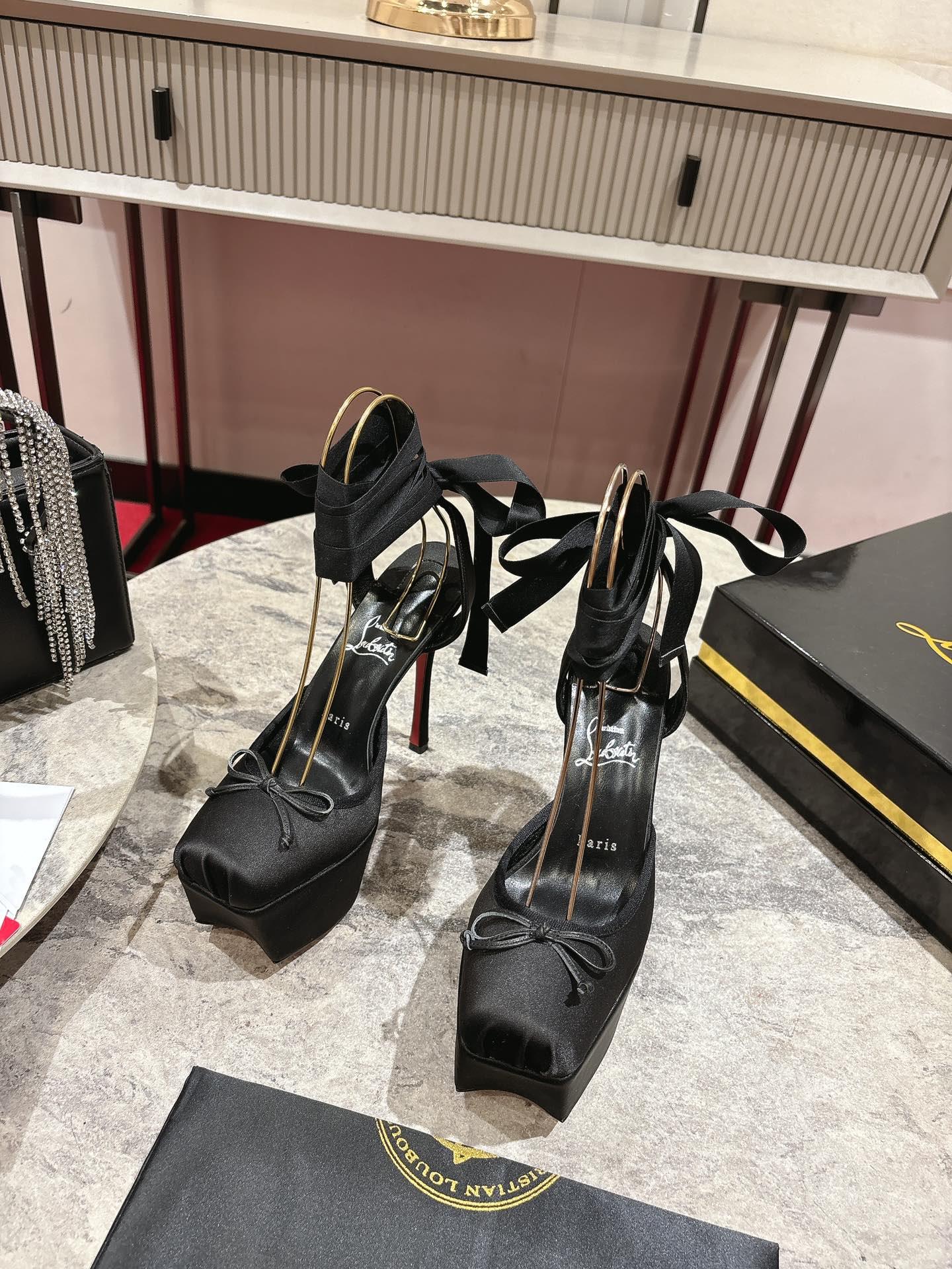 Christian Louboutin Cassia Lace Up Alta - DesignerGu